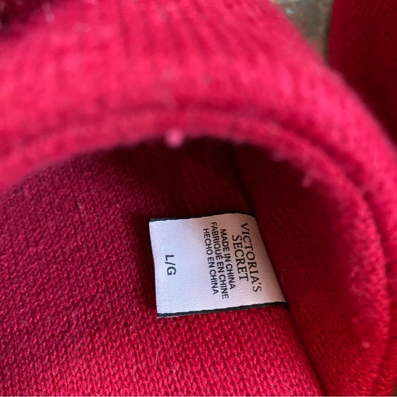 NWOT Victoria's Secrets Red Mule Slipper with Puff Large - Picture 6 of 6